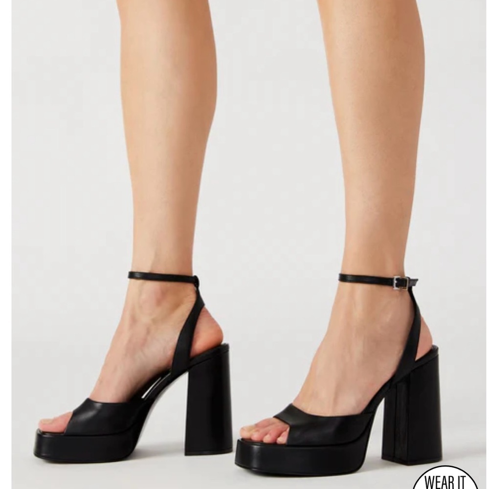 *NEVER WORN*CAROLYN BLACK LEATHER
Steve Madden Heels 👠 (size:7)